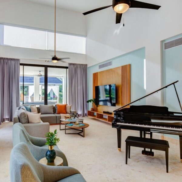 Jolander Headley Retreat Common Area